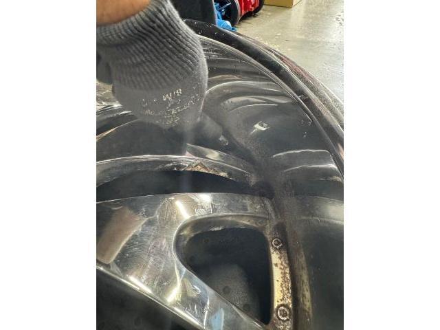 インフィニティ QX56 タイヤ交換