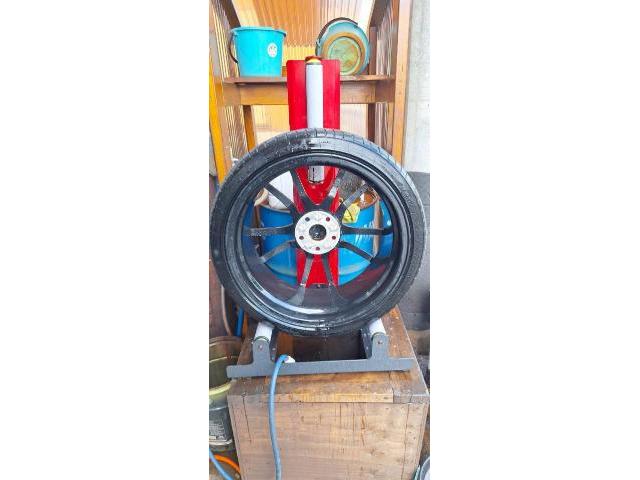 マクラーレン タイヤ交換