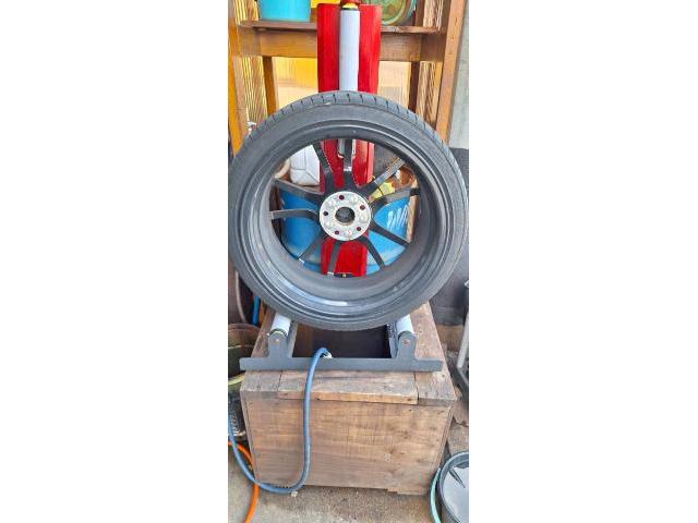 マクラーレン タイヤ交換