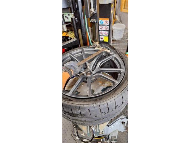 マクラーレン タイヤ交換