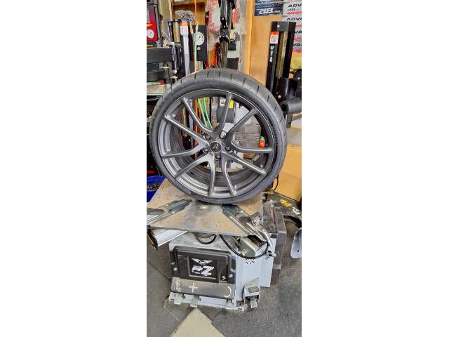 マクラーレン タイヤ交換