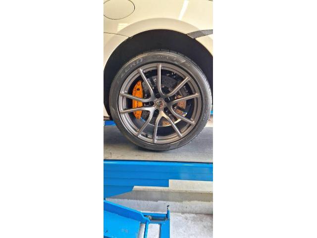 マクラーレン タイヤ交換