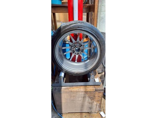 三菱 ランサーエボリューション タイヤ交換