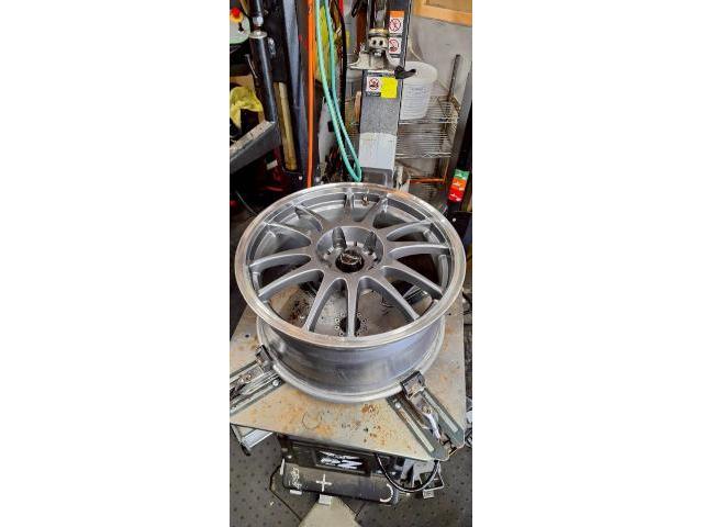 三菱 ランサーエボリューション タイヤ交換