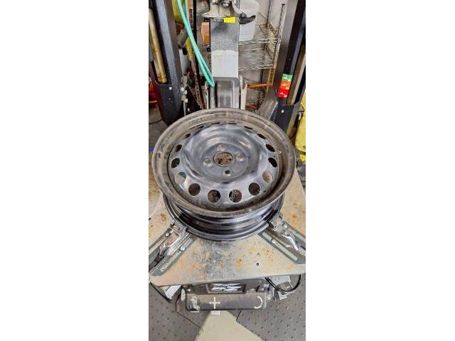 トヨタ アクア タイヤ交換