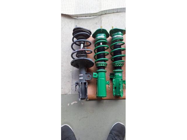 トヨタ プリウス 部品取付