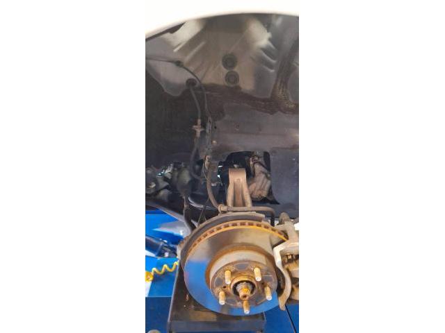 トヨタ プリウス 部品取付