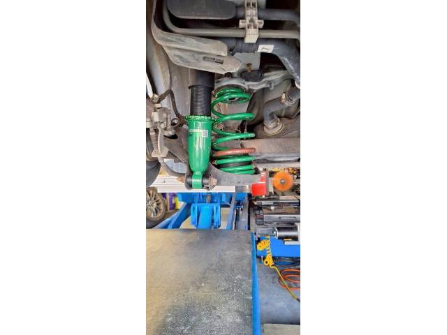 トヨタ プリウス 部品取付