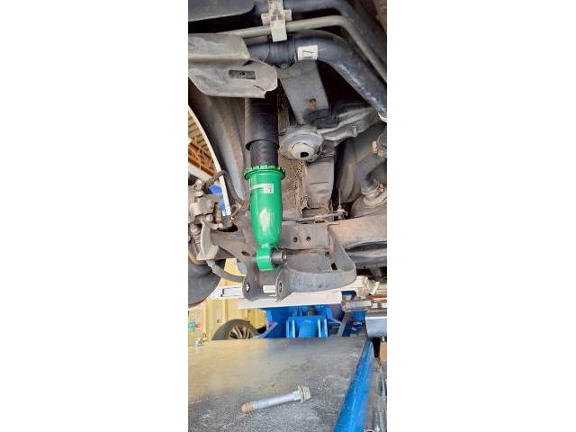 トヨタ プリウス 部品取付