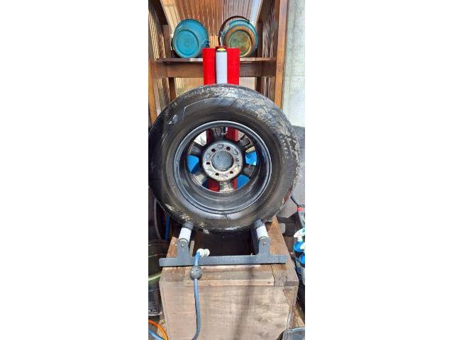 トヨタ ハイエース タイヤ交換