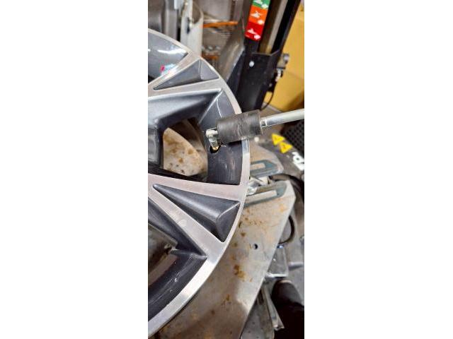 トヨタ ハイエース タイヤ交換