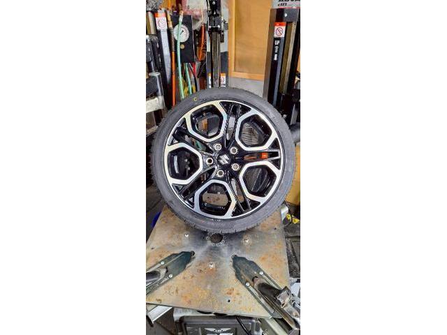 スズキ スイフトスポーツ タイヤ交換