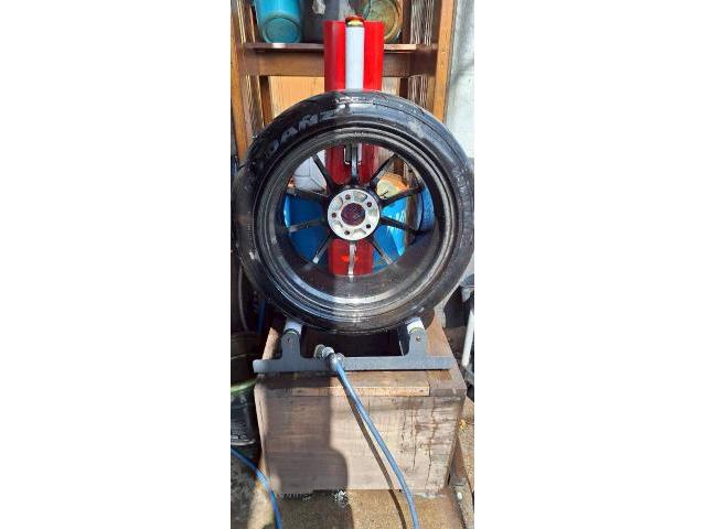 車種不明 タイヤ交換