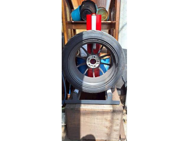 車種不明 タイヤ交換