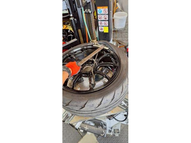 車種不明 タイヤ交換