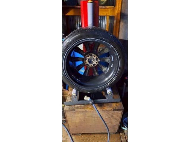 トヨタ プリウスa タイヤ交換