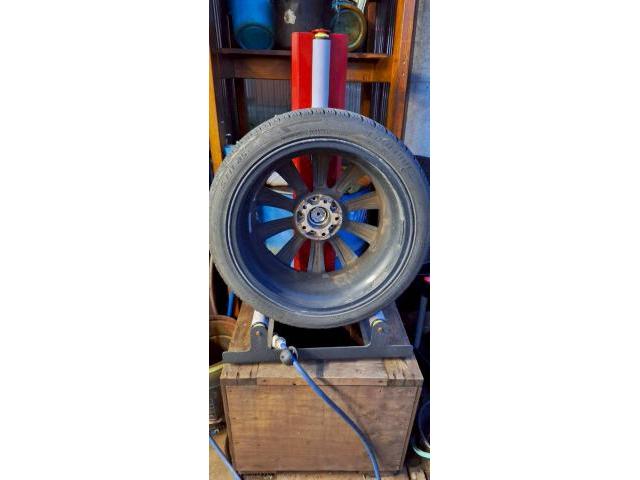 トヨタ プリウスa タイヤ交換