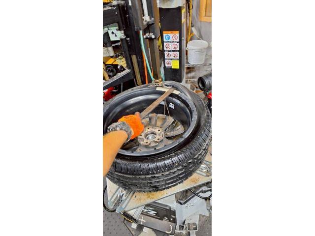 トヨタ プリウスa タイヤ交換