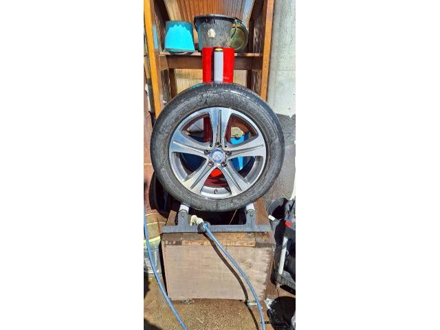 メルセデス・ベンツ E200 タイヤ交換