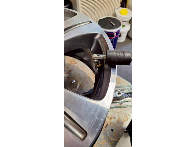 メルセデス・ベンツ E200 タイヤ交換