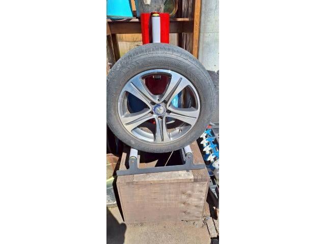 メルセデス・ベンツ E200 タイヤ交換