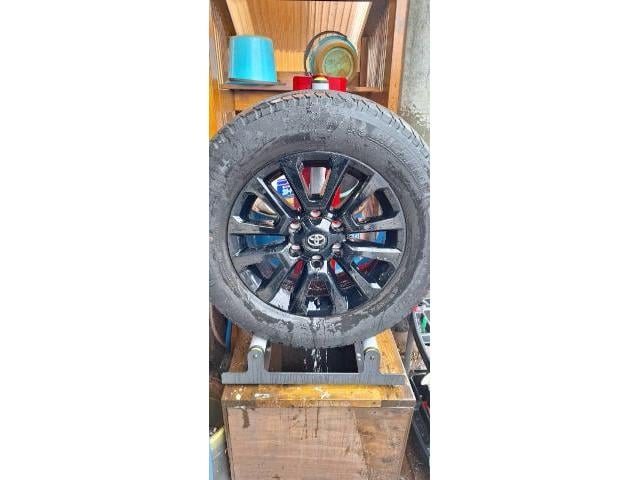 トヨタ ランドクルーザー プラド タイヤ交換