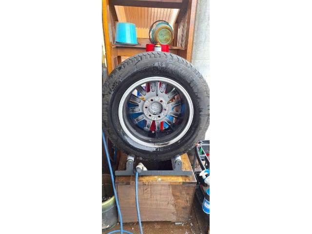 トヨタ ランドクルーザー プラド タイヤ交換