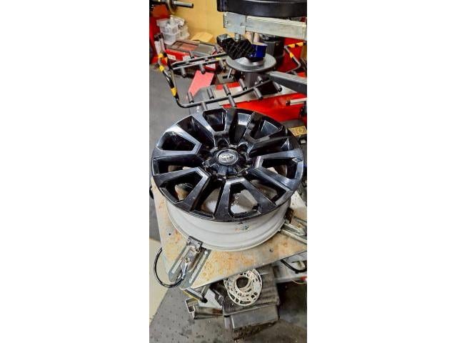 トヨタ ランドクルーザー プラド タイヤ交換