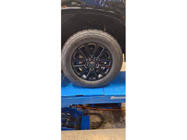 トヨタ ランドクルーザー プラド タイヤ交換