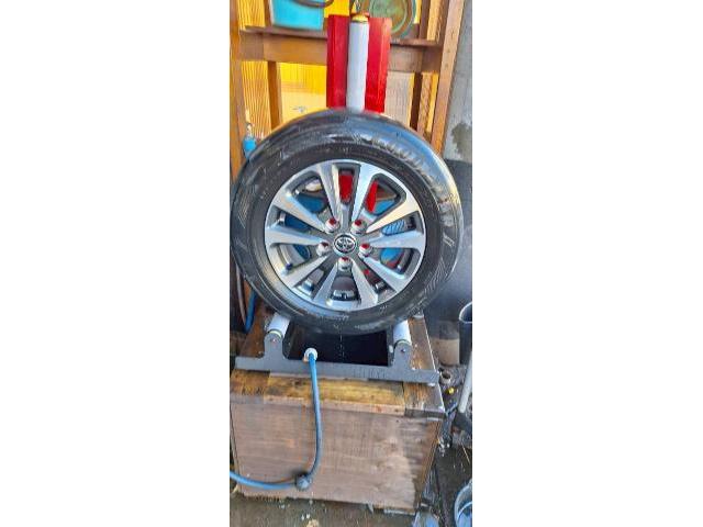 トヨタ エスクァイア 持込タイヤ交換