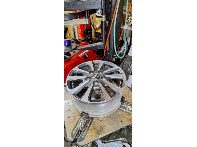 トヨタ エスクァイア 持込タイヤ交換