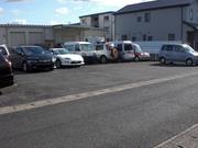 ご来店の際は、店舗向かいの空きスペースへ駐車をお願いいたします。