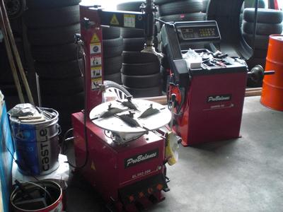 タイヤの組換え交換もおまかせ下さい。