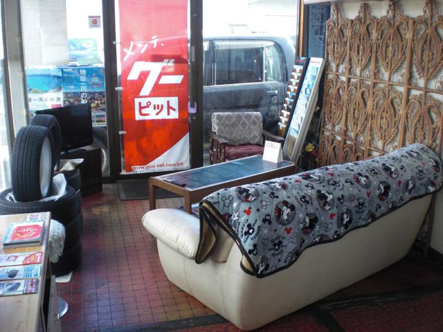 作業中は待合室にてお待ち下さい。ご希望の方は、作業風景をご覧いただけます。