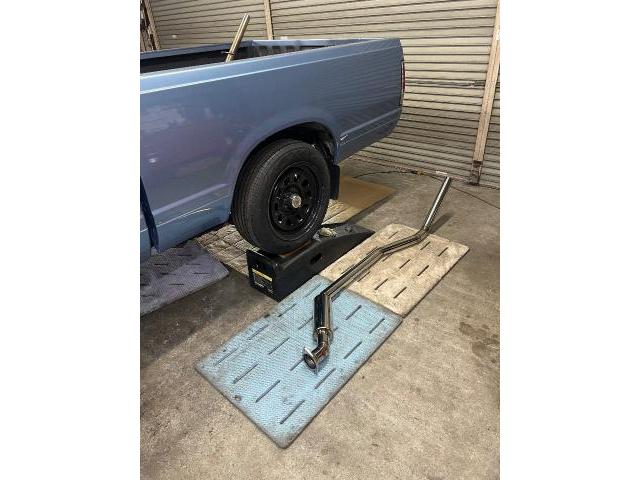 日産　ダットサントラック　マフラー加工