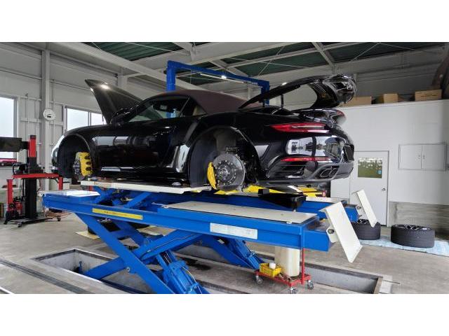 ポルシェ911　オイルエレメント交換・ブレーキフルード交換・エアコンガス点検・補充