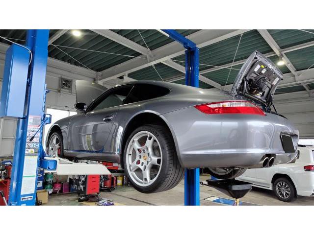 ポルシェ911　（997）　オイルエレメント交換・ブレーキフルード交換・エアコンガス点検・補充　シリンダー傷確認