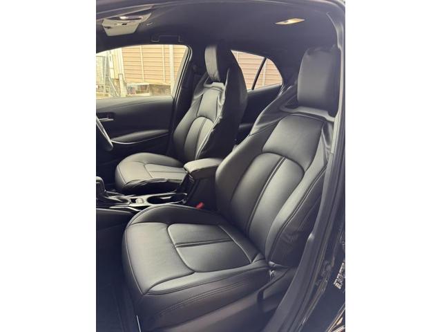 トヨタ　カローラスポーツ　シートカバー取付