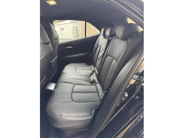 トヨタ　カローラスポーツ　シートカバー取付