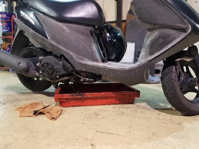 スズキアドレス125エンジンオイル交換ワコーズトリプルR10W40 スズキアドレス125エンジンオイル交換ワコーズトリプルR10W40