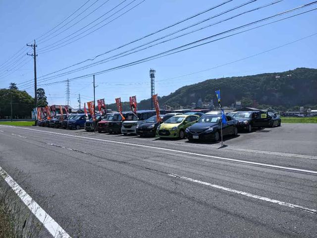 常時５０台近くの展示車両を展示販売しております。