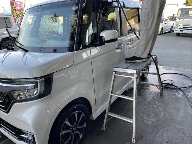ホンダ・NBOXカスタム（内外装の洗車）