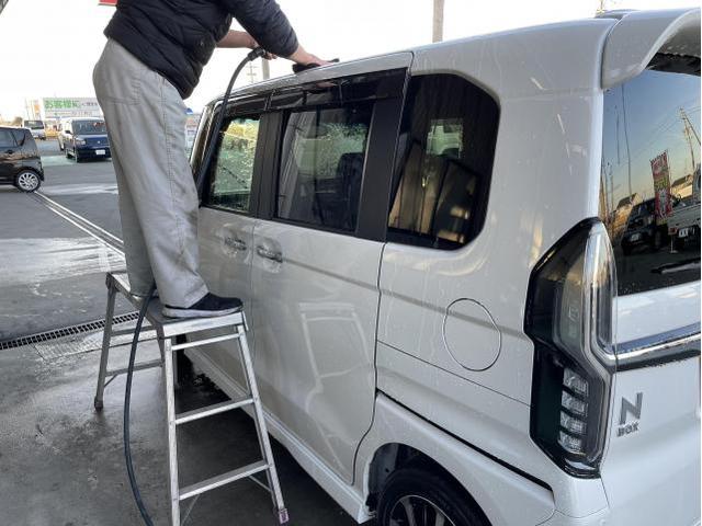 ホンダ・NBOXカスタム（内外装の洗車）