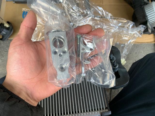 スズキ　パレット　エバポレーター交換