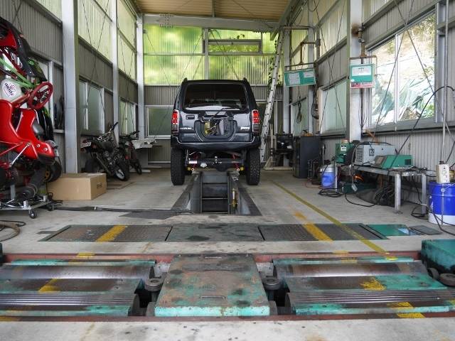 車検検査ラインを自社工場内に完備！