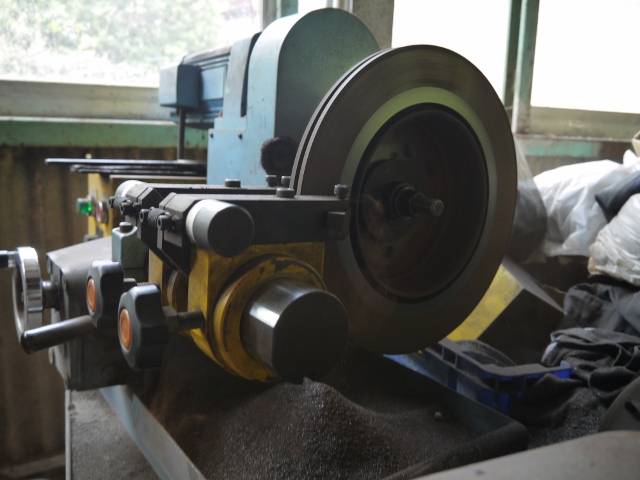 当社自慢のブレーキ性能を向上させる「ローター研磨機」！