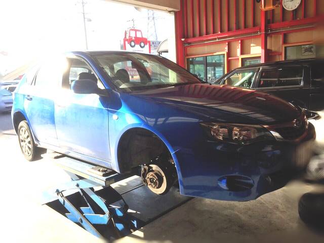 スバルインプレッサ、フロント部分からの異音で入庫！ディスクパッド交換！大垣市からのご入庫！