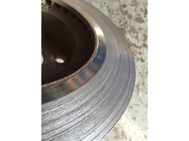 スバルインプレッサ、フロント部分からの異音で入庫！ディスクパッド交換！大垣市からのご入庫！