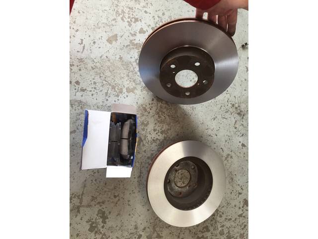 スバルインプレッサ、フロント部分からの異音で入庫！ディスクパッド交換！大垣市からのご入庫！