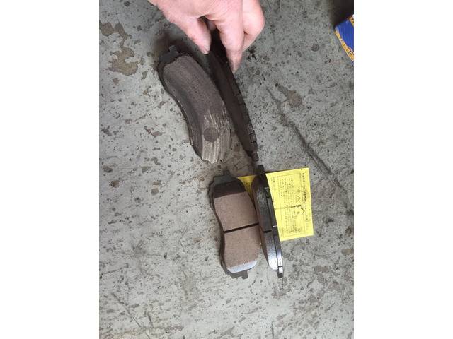 スバルインプレッサ、フロント部分からの異音で入庫！ディスクパッド交換！大垣市からのご入庫！